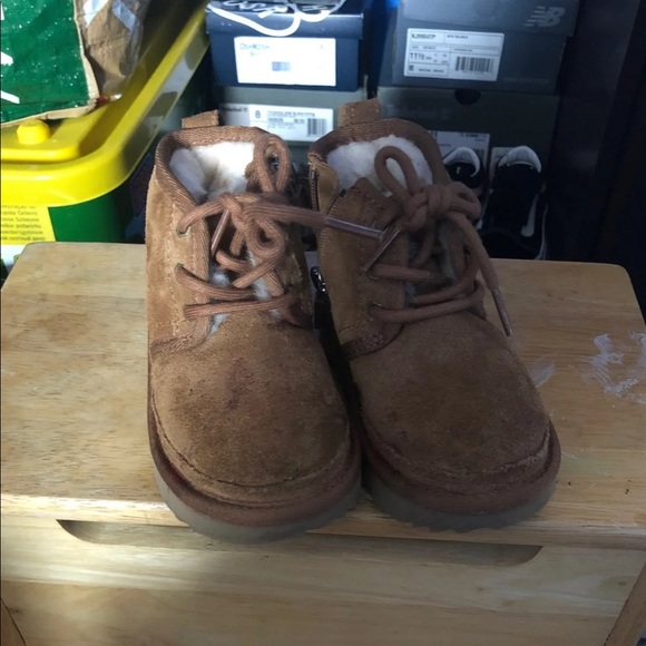 Lightly used uggs - Picture 1 of 4